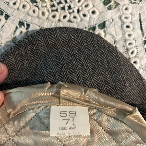 Heythrop vintage cap, black and gray herringbone tweed,100% wool, size 7 1/4. - Picture 7 of 8